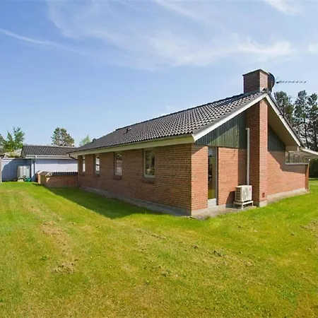 Three-bedroom Holiday In * Hals