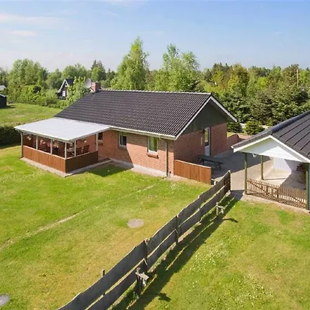 Feriehus Three-bedroom Holiday In *