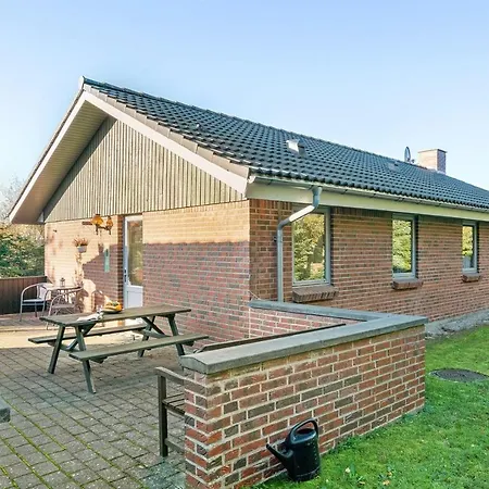 Three-bedroom Holiday In Feriehus Hals