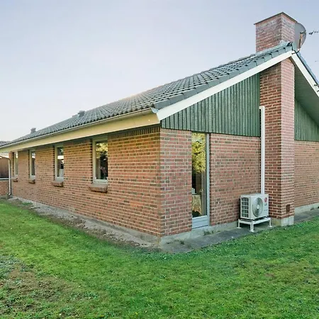 Feriehus Three-bedroom Holiday In *