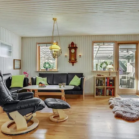 Three-bedroom Holiday In * Hals