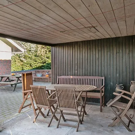 Three-bedroom Holiday In Hals