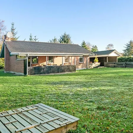 Three-bedroom Holiday In * Hals