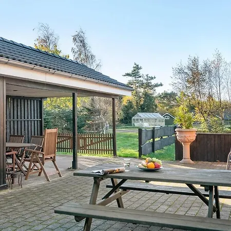 Three-bedroom Holiday In Hals