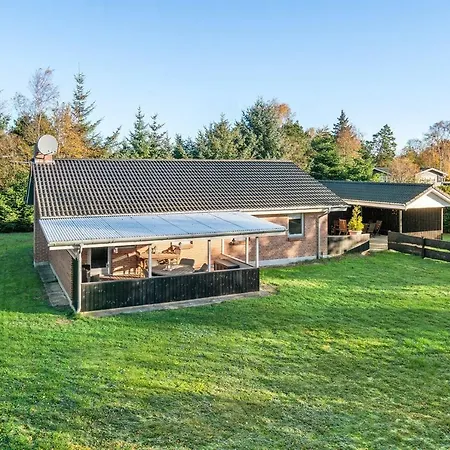 Three-bedroom Holiday In Hals