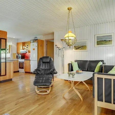 Three-bedroom Holiday In Feriehus *