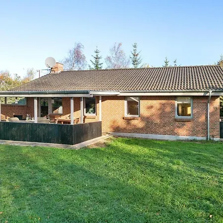 Three-bedroom Holiday In *