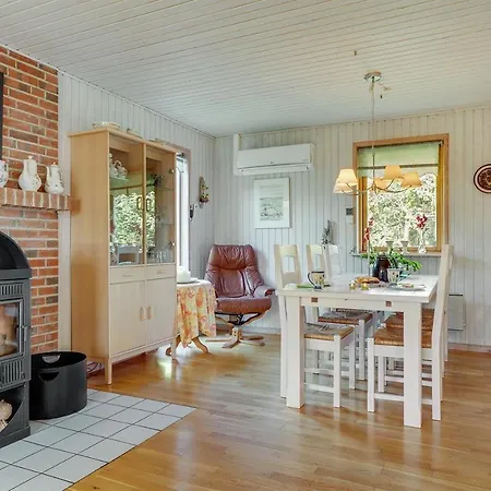 Feriehus Three-bedroom Holiday In Hals